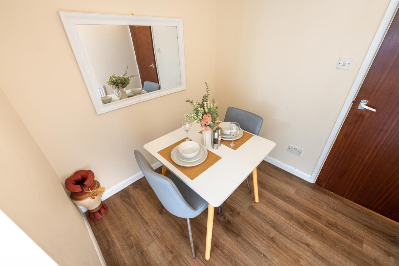 Grange Studio Apartment - Heathrow Staines-upon-Thames ภายนอก รูปภาพ