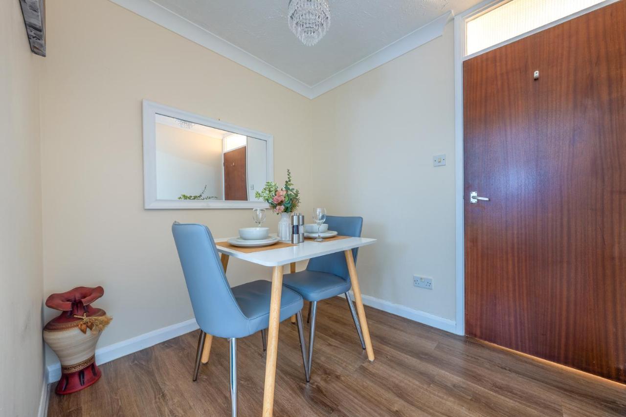 Grange Studio Apartment - Heathrow Staines-upon-Thames ภายนอก รูปภาพ