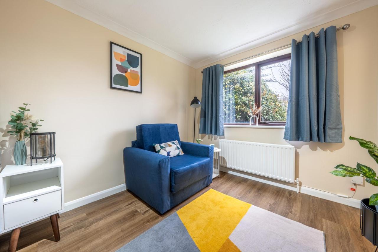 Grange Studio Apartment - Heathrow Staines-upon-Thames ภายนอก รูปภาพ
