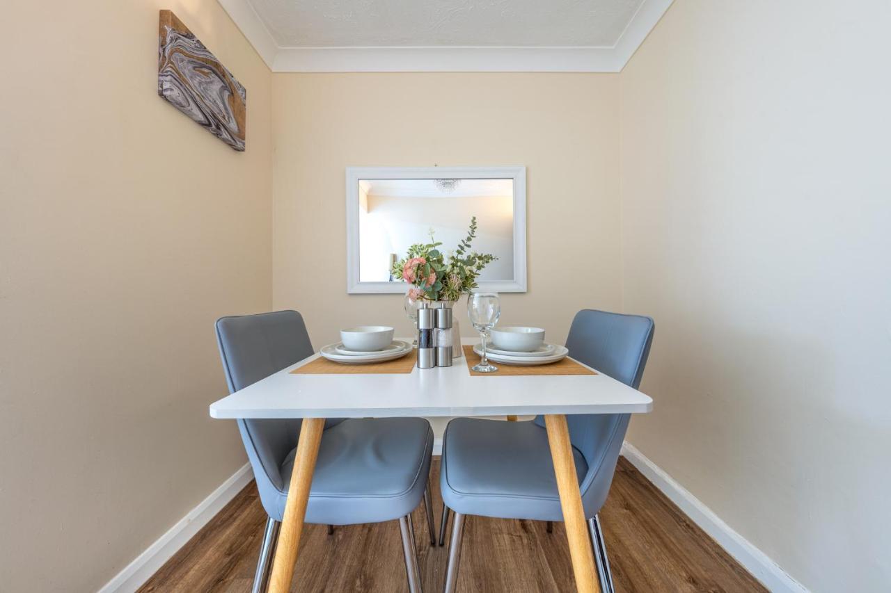 Grange Studio Apartment - Heathrow Staines-upon-Thames ภายนอก รูปภาพ