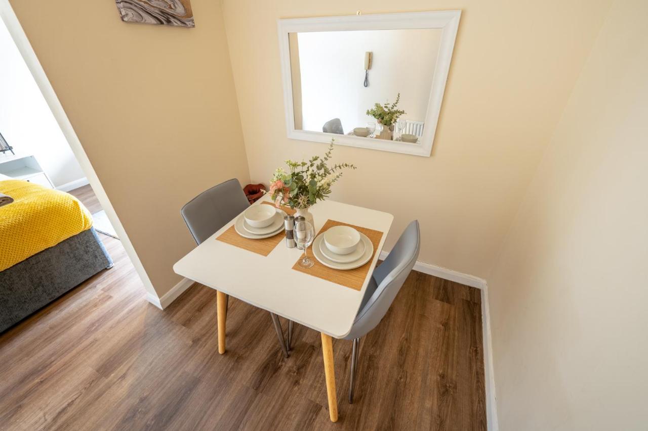 Grange Studio Apartment - Heathrow Staines-upon-Thames ภายนอก รูปภาพ