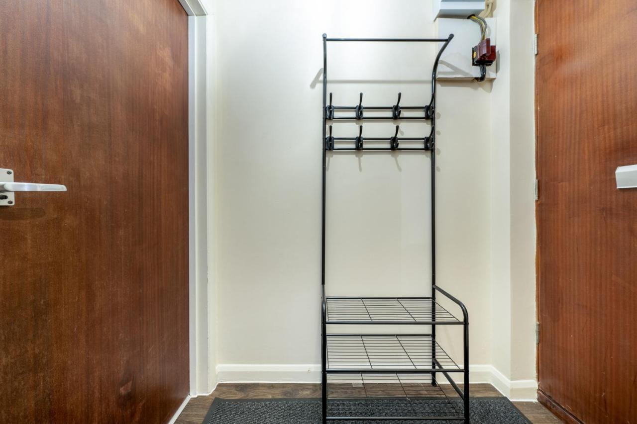 Grange Studio Apartment - Heathrow Staines-upon-Thames ภายนอก รูปภาพ