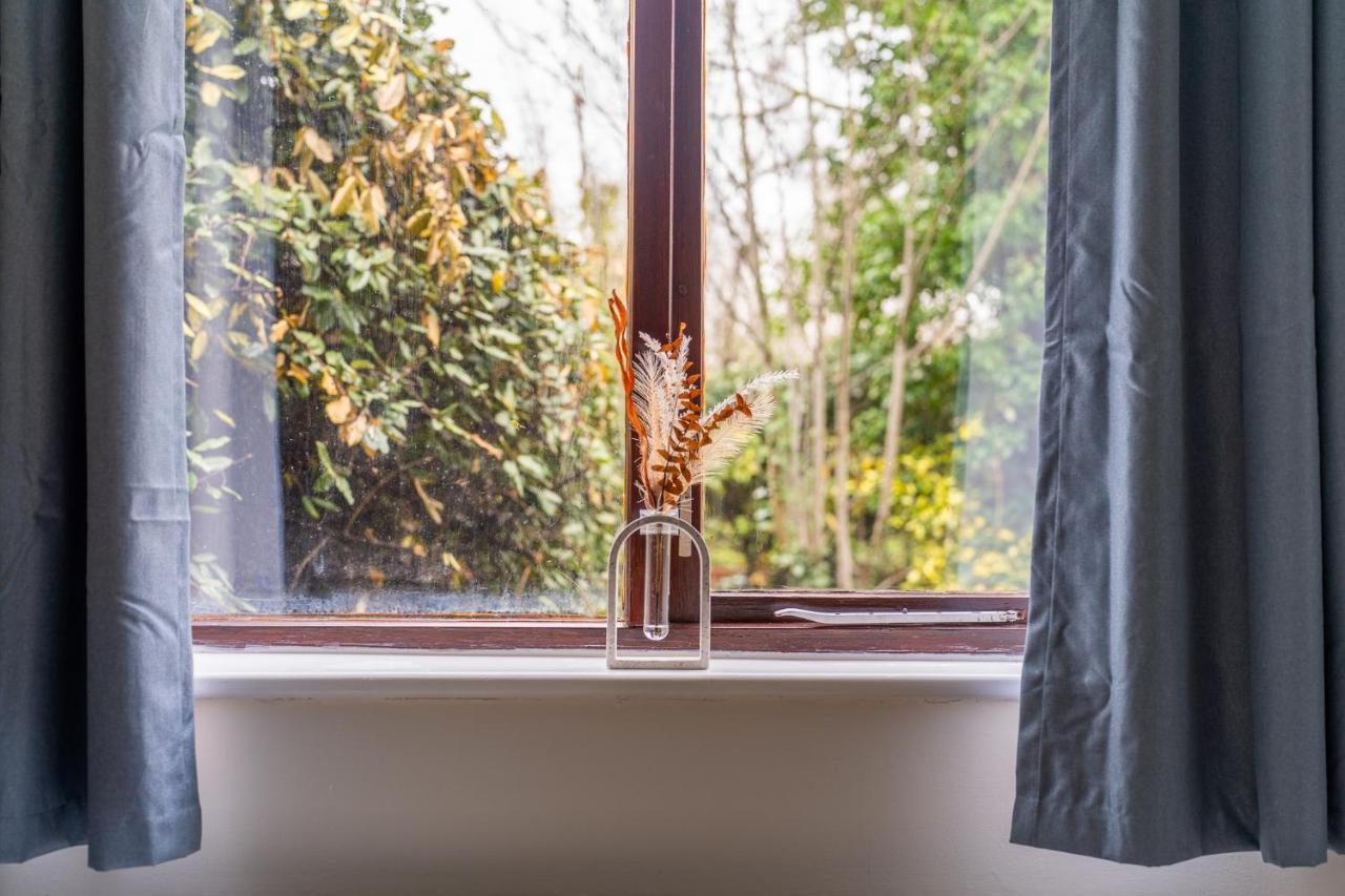 Grange Studio Apartment - Heathrow Staines-upon-Thames ภายนอก รูปภาพ