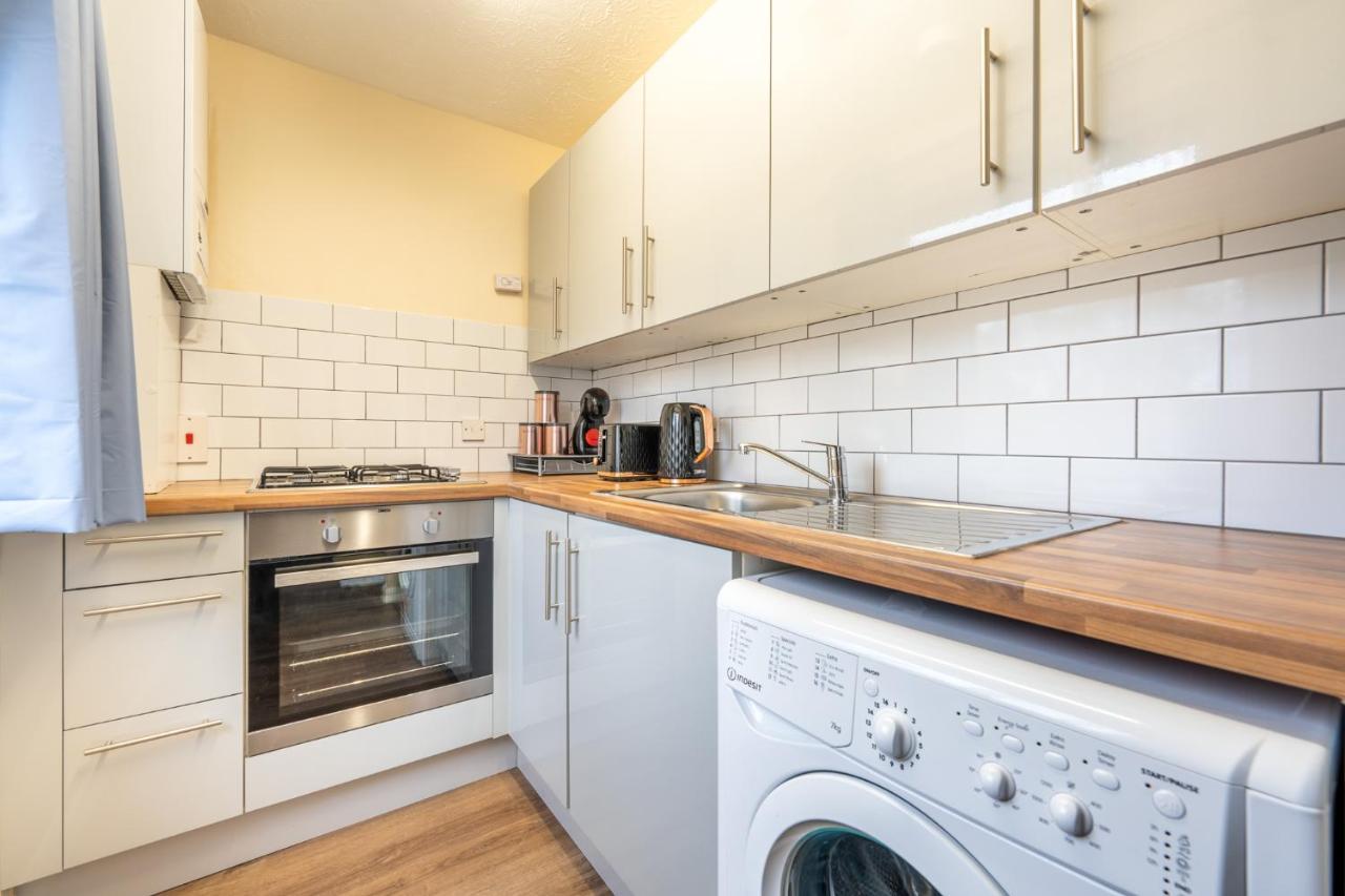Grange Studio Apartment - Heathrow Staines-upon-Thames ภายนอก รูปภาพ