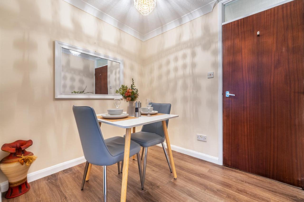 Grange Studio Apartment - Heathrow Staines-upon-Thames ภายนอก รูปภาพ