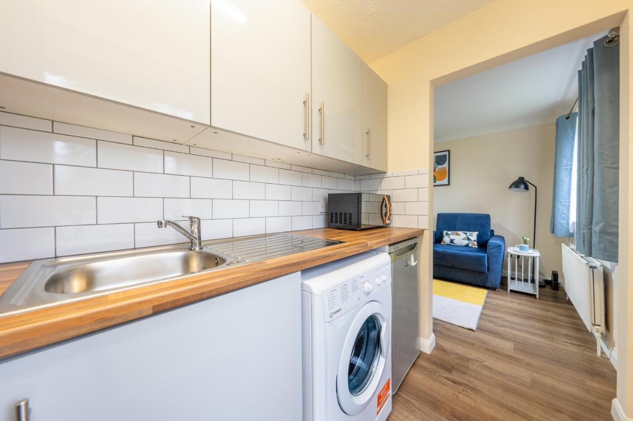 Grange Studio Apartment - Heathrow Staines-upon-Thames ภายนอก รูปภาพ