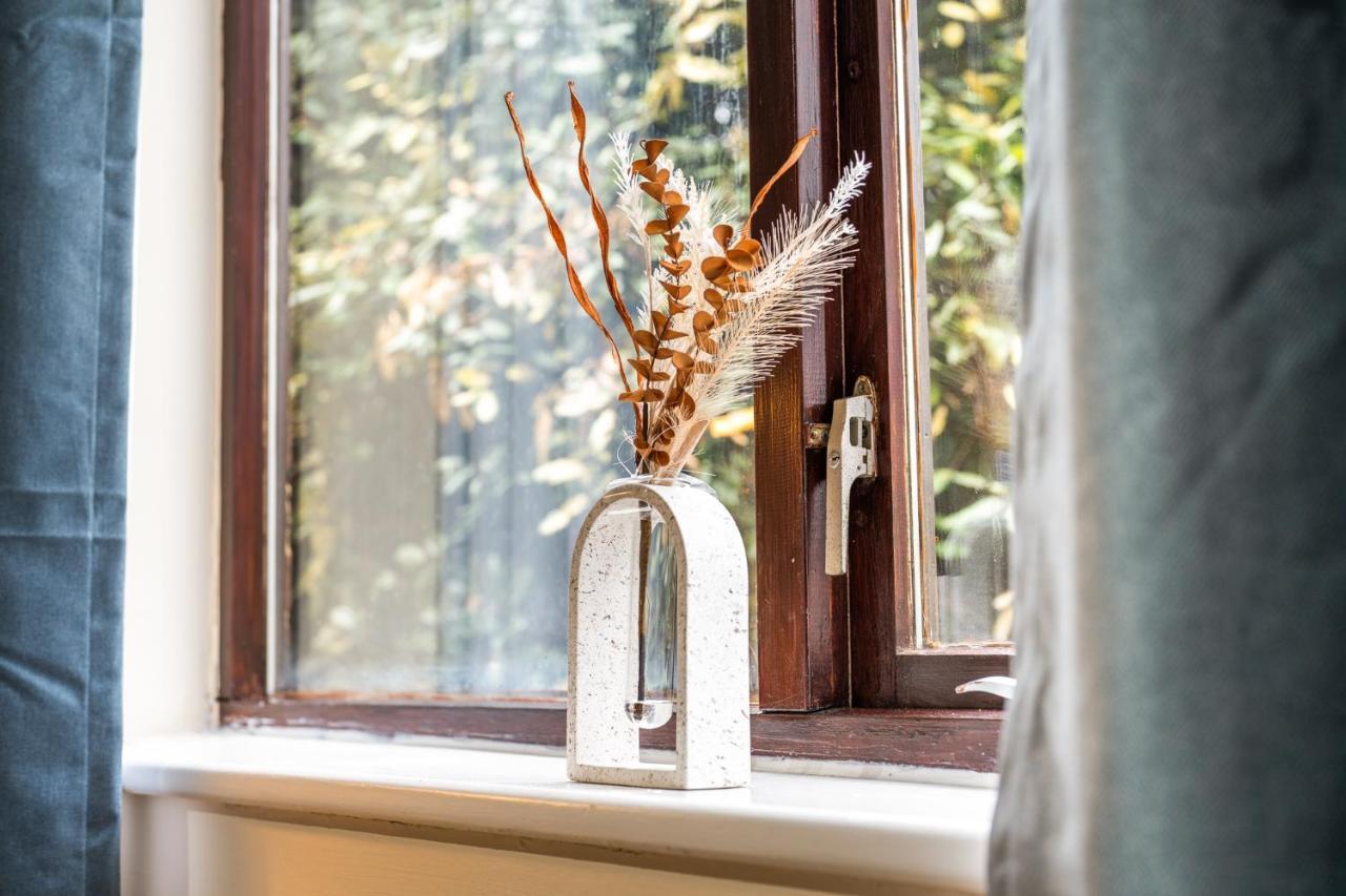 Grange Studio Apartment - Heathrow Staines-upon-Thames ภายนอก รูปภาพ