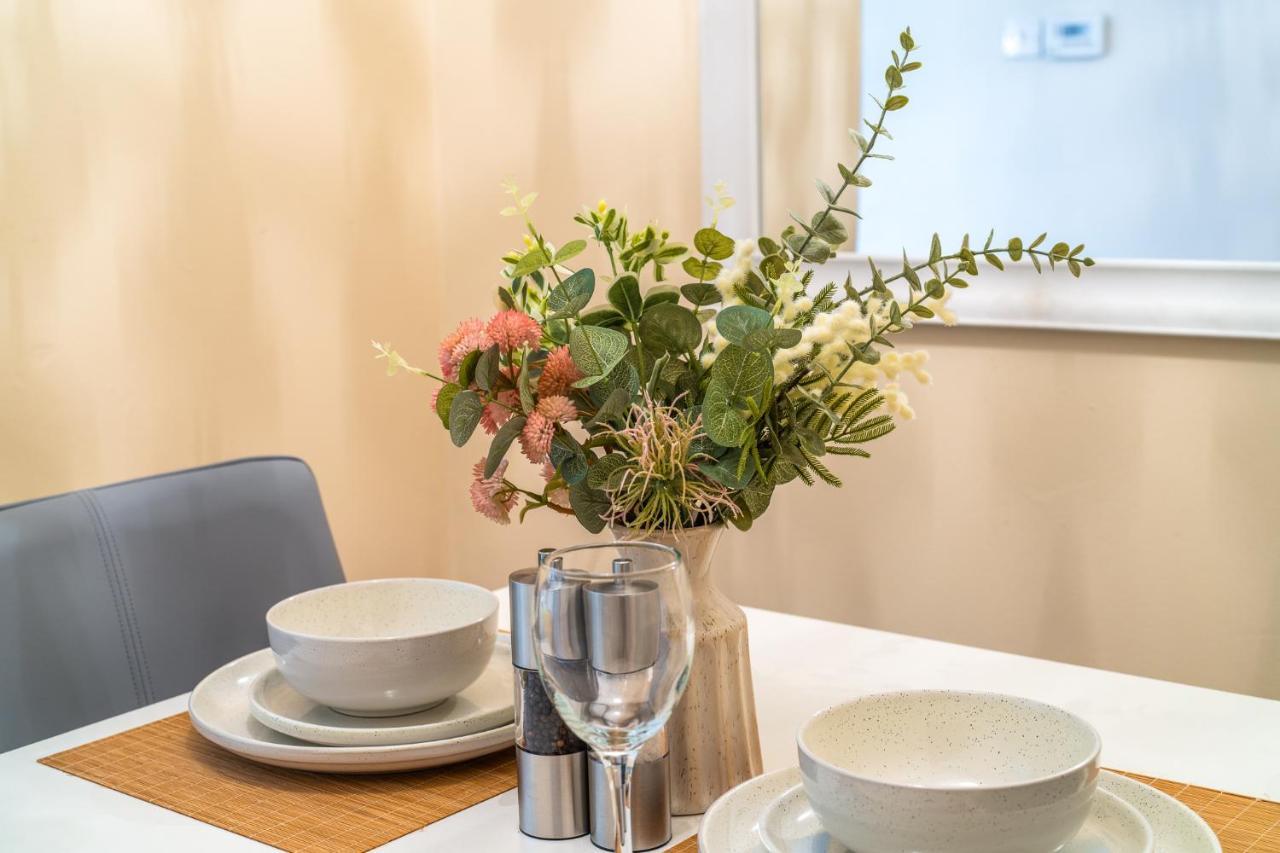 Grange Studio Apartment - Heathrow Staines-upon-Thames ภายนอก รูปภาพ