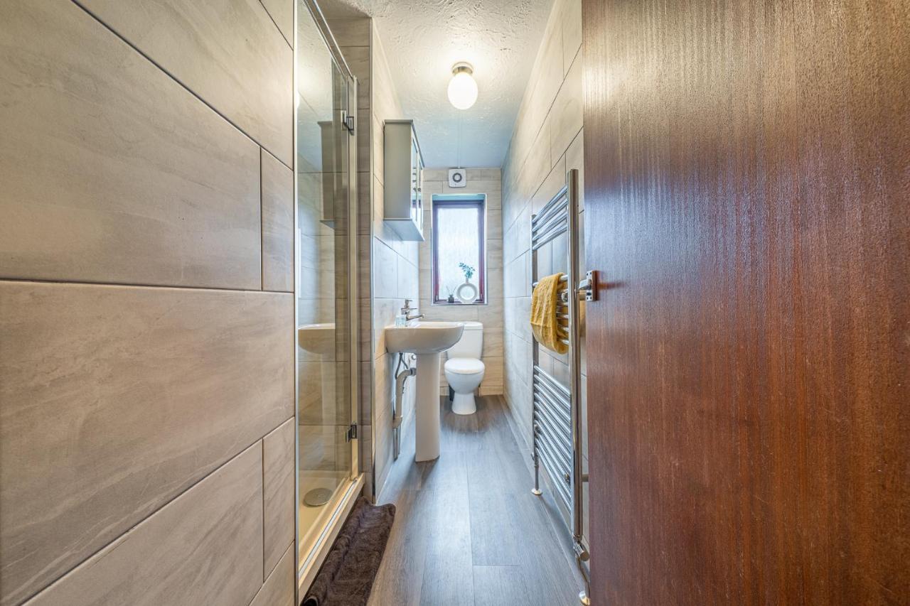Grange Studio Apartment - Heathrow Staines-upon-Thames ภายนอก รูปภาพ